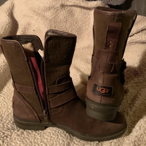 UGG Waterproof Fleece-lined side zip boots size 7.5 - Picture 2 of 9